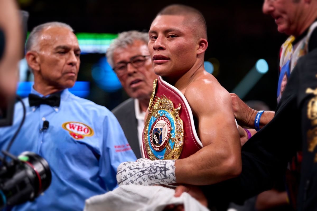 Isaac 'Pitbull' Cruz, boxeador mexicano.