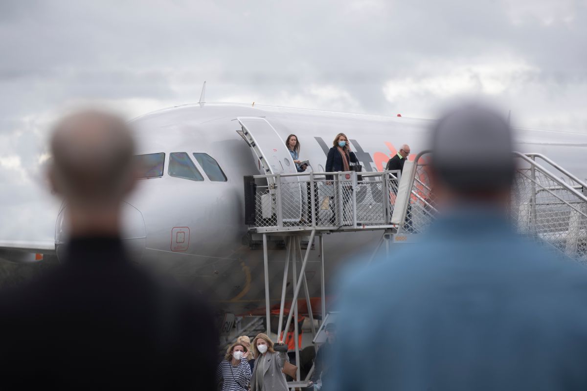 Jetstar confirmó que una mujer fue retirada del vuelo después de volverse "perturbadora y usar un lenguaje abusivo e inapropiado".