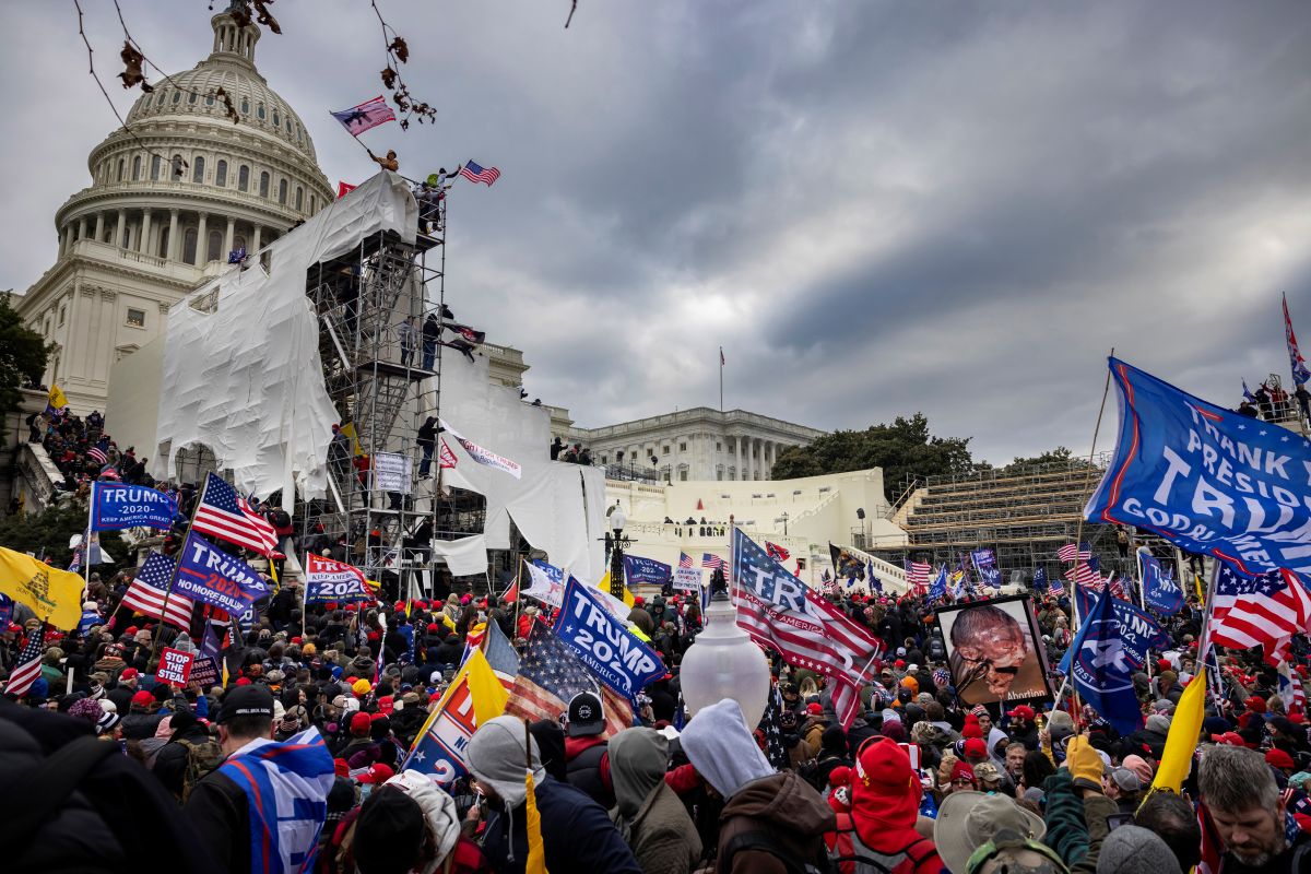 Miembros de Oath Keepers participaron en el asalto al Capitolio.