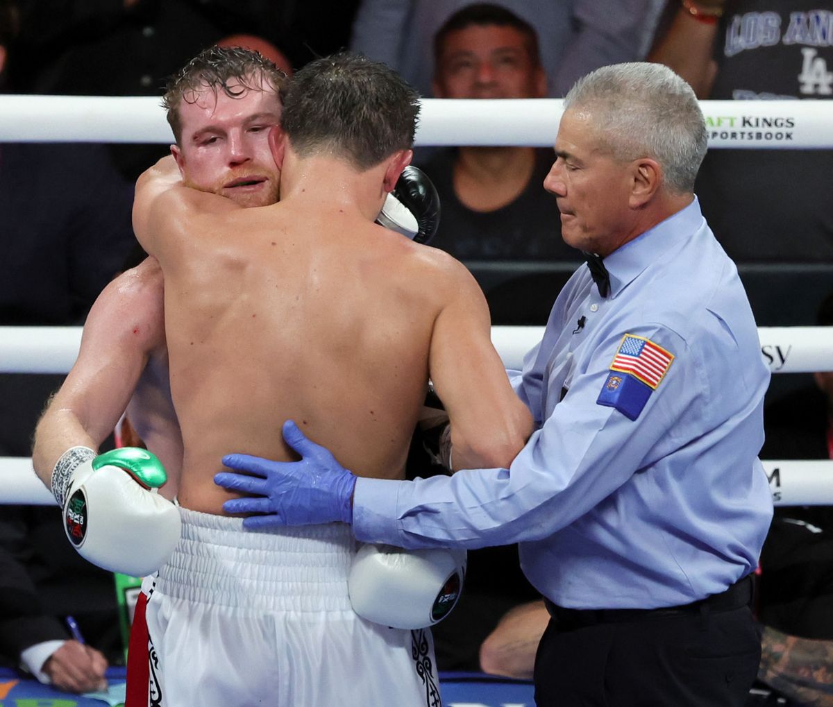 El abrazo entre Canelo y Golovkin al finalizar su round 36 de combate.