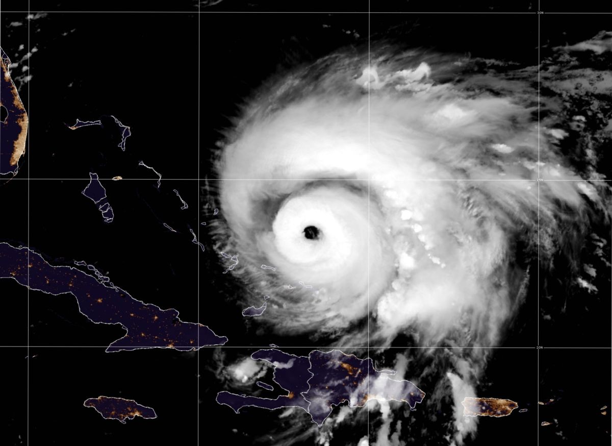 El huracán Fiona se está alejando de las Islas Turcas y Caicos.