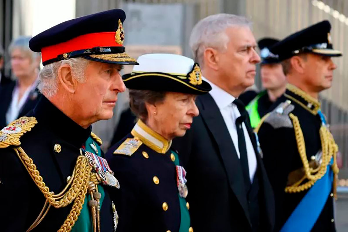 En fotos: miles de personas acuden a presentar respetos a la reina Isabel II