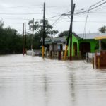 El huracán Fiona se estrelló contra Puerto Rico, cortando el suministro eléctrico y arrojando lluvias torrenciales.