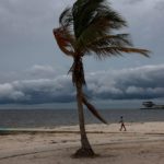Las nubes del próximo huracán Ian oscurecen el cielo el 27 de septiembre de 2022 en San Petersburgo, Florida. Se espera que Ian esté en el área de Tampa Bay desde el miércoles por la noche hasta la madrugada del jueves.