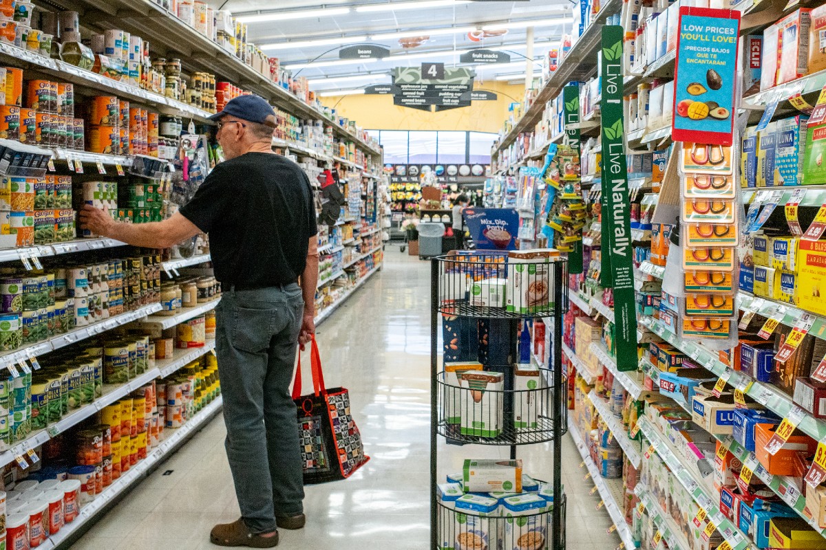 Especialistas dicen que el momento más duro de la inflación ha pasado a juzgar por algunos ítems de consumo que han bajado en sus precios. 