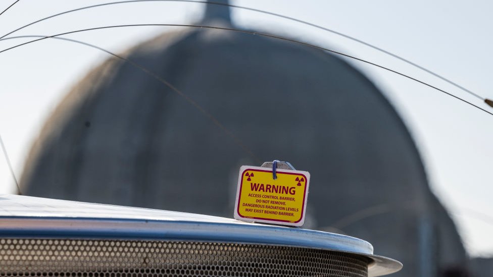 Cartel en la central nuclear de San Onofre, California, Estados Unidos.