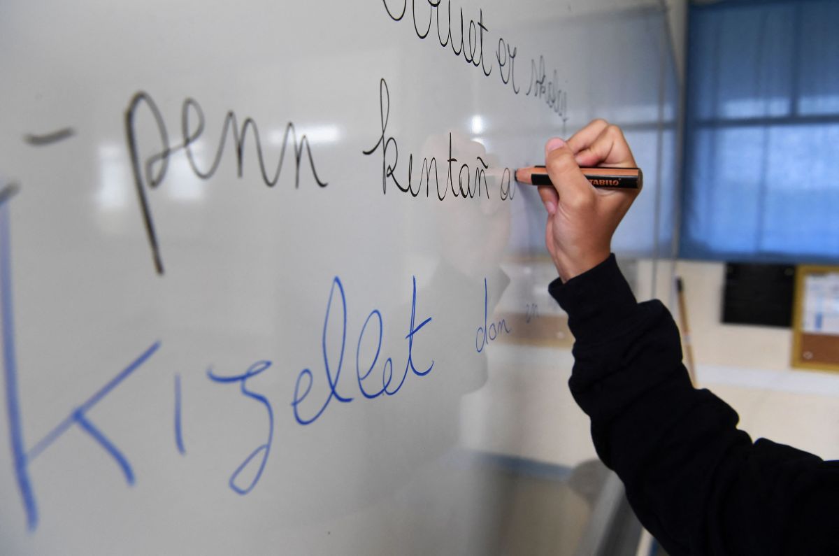 El maestro fue arrestado por supuestamente estar intoxicado por alcohol durante sus clases.