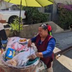 Verenay Lagos  es originaria de Hildago y lleva 16 años vendiendo tacos. (Jacqueline García/La Opinión)