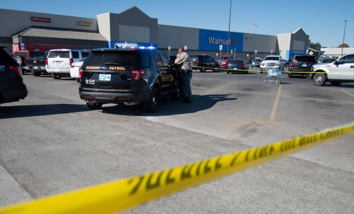 Luego del tiroteo, las imágenes mostraban a más de una docena de patrulleros de la Policía de Miami-Dade afuera de la tienda.