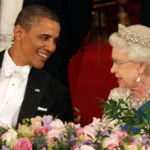 El expresidente  Barack Obama y la reina Isabel II en un banquete de estado en el Palacio de Buckingham en 2011.