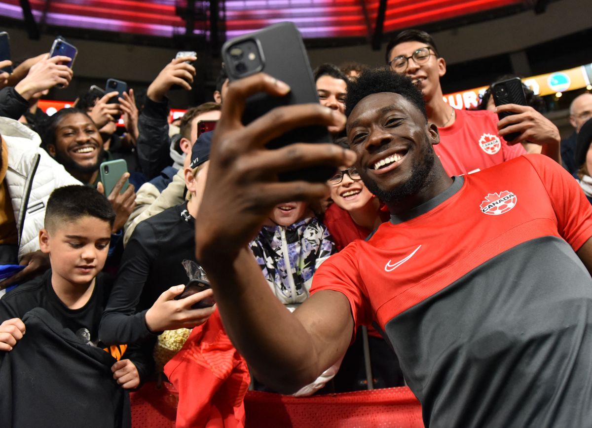 Alphonso Davies con la Selección de Canadá.