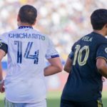 Javier 'Chicharito' Hernández (i), del LA Galaxy; y Carlos Vela (d), del LAFC, futbolistas mexicanos y jugadores franquicias de ambos clubes.