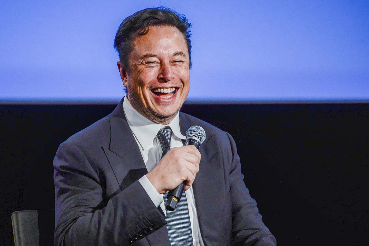 Elon Musk lleva varios meses anunciando que revolucionaría a la industria robótica, pero no dio pistas de nada nuevo.