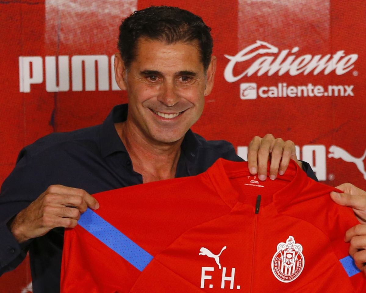 Fernando Hierro, nuevo presidente deportivo de las Chivas de Guadalajara.