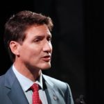 El primer ministro de Canadá Justin Trudeau dictó una orden que congela la venta de armas cortas,