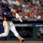 El tercera base de los Astros de Houston, Alex Bregman conectando el cuadrangular ante los Yankees de Nueva York en el segundo juego de la serie de Playoffs.