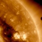NASA capta una curiosa foto del Sol ’sonriendo