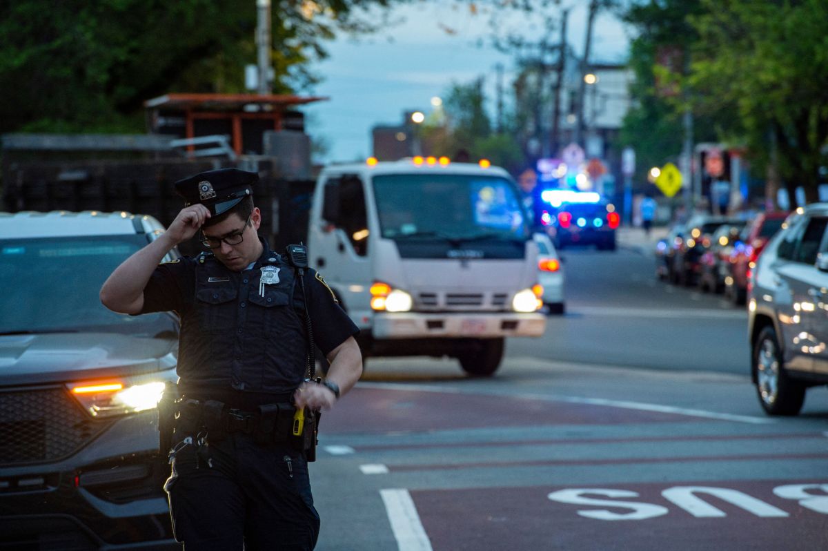 Adam Howe, de 34 años, fue trasladado de urgencia al Hospital St. Luke en New Bedford, donde fue declarado muerto.