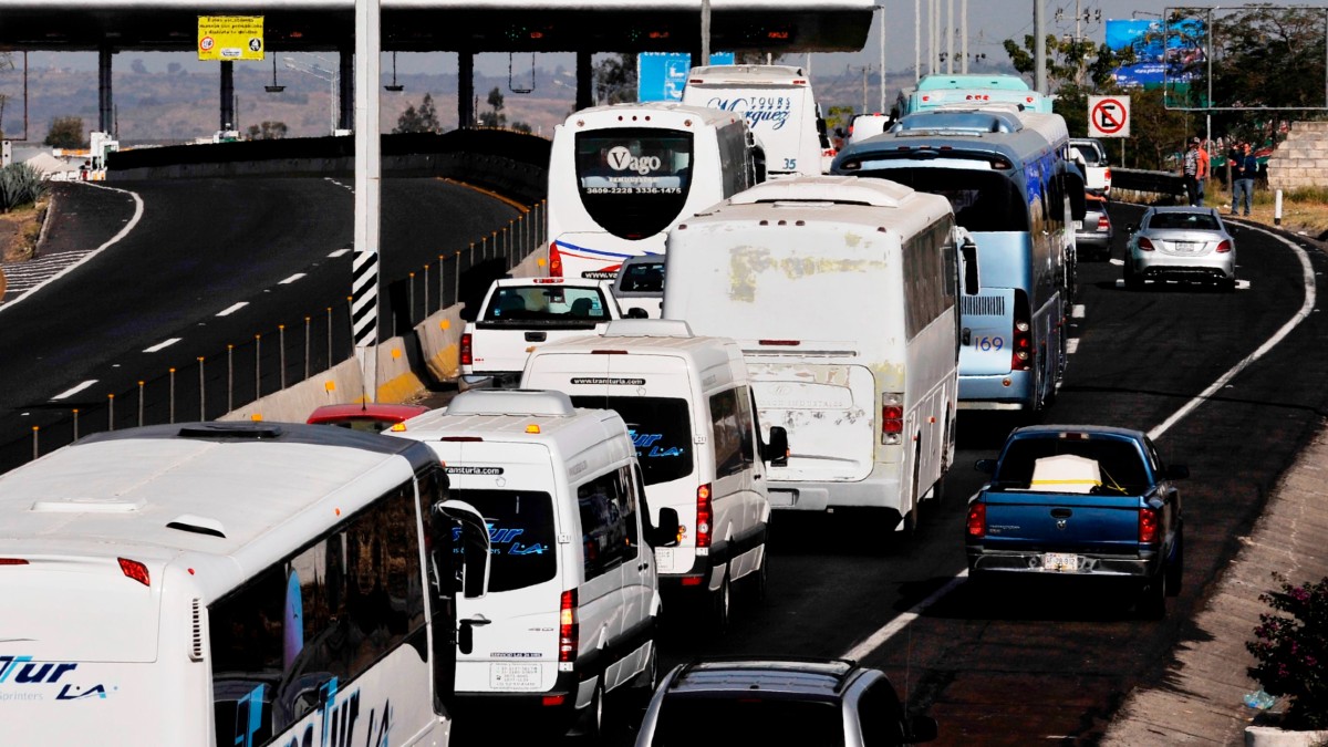 En 30 minutos alrededor de 40 automovilistas y transportistas entregaron a los ladrones teléfonos celulares, billeteras, dinero en efectivo y otras pertenencias.