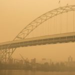 La víctima fue encontrada con la cara ensangrentada y las manos atadas a la espalda con una cuerda en el puente de la bahía de Yaquina.