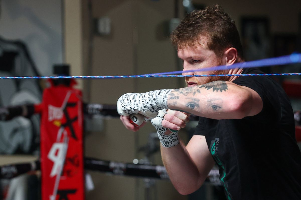 Saúl 'Canelo' Álvarez entrenando en su gimnasio de San Diego.