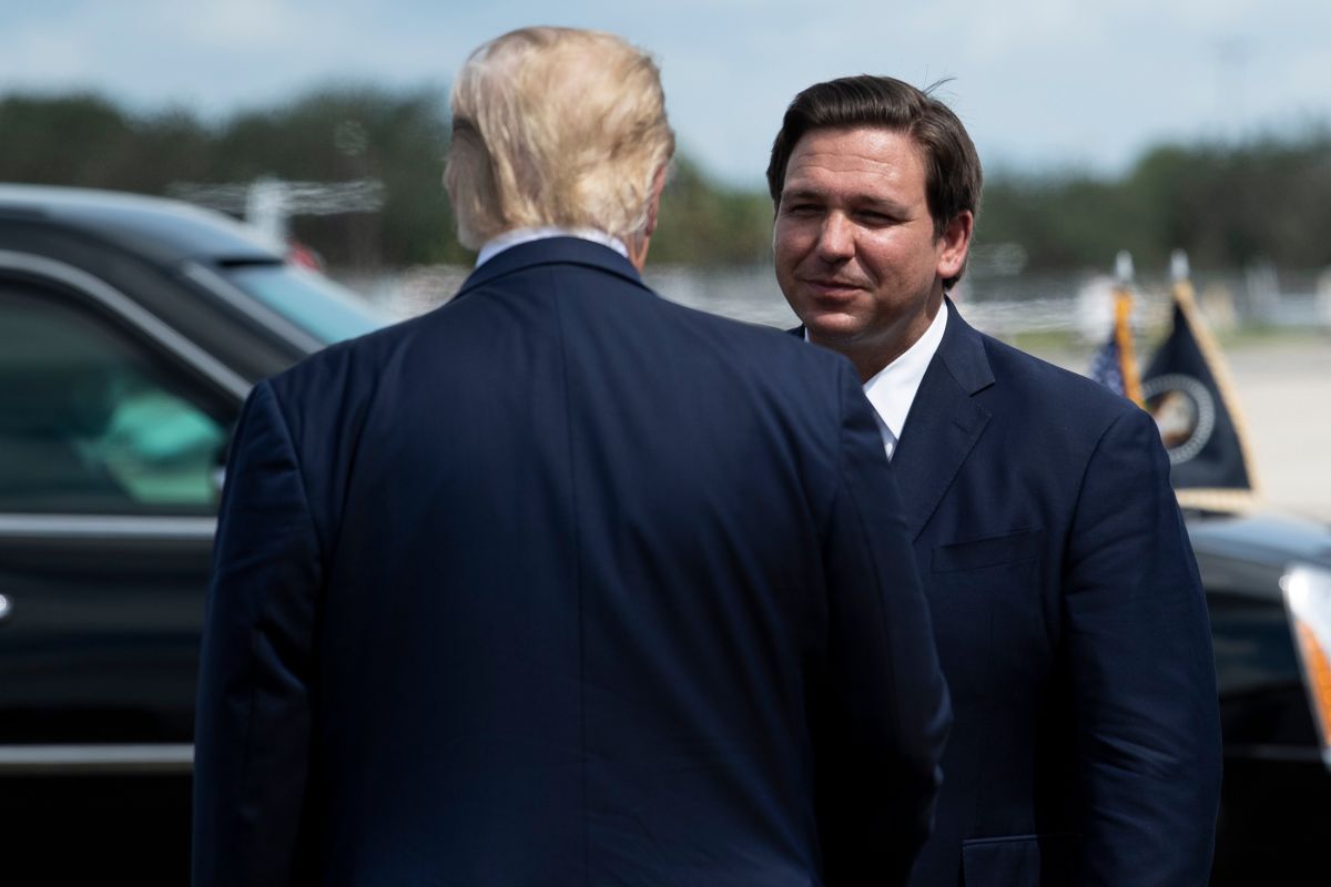 Ron DeSantis y Donald Trump.