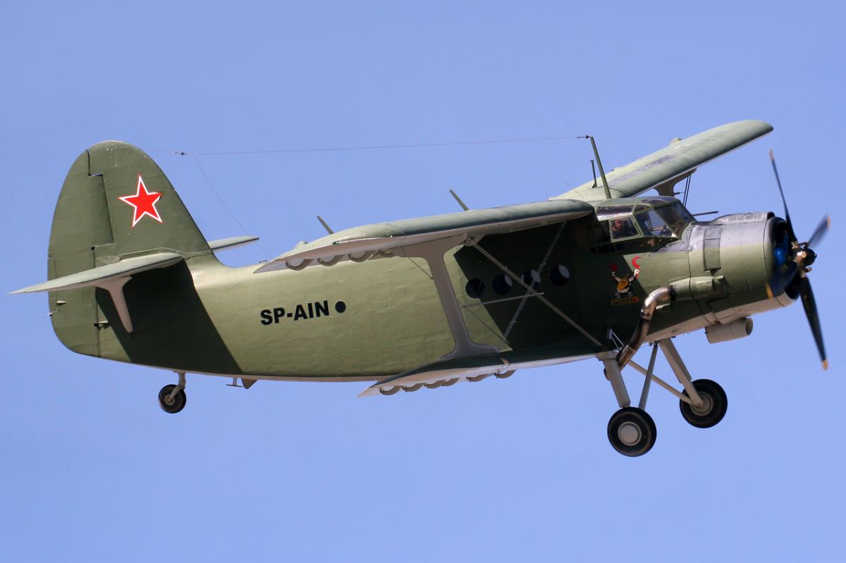 El piloto cubano voló a Florida en una avioneta AN-24 como la que se observa en la foto.