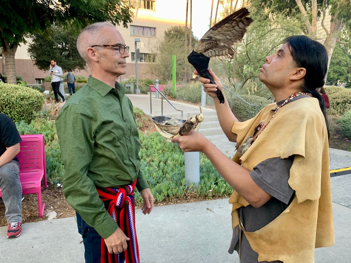 El concejal Mitch O'Farrell celebró el Día de los Pueblos Indigenas. (Suministrada)