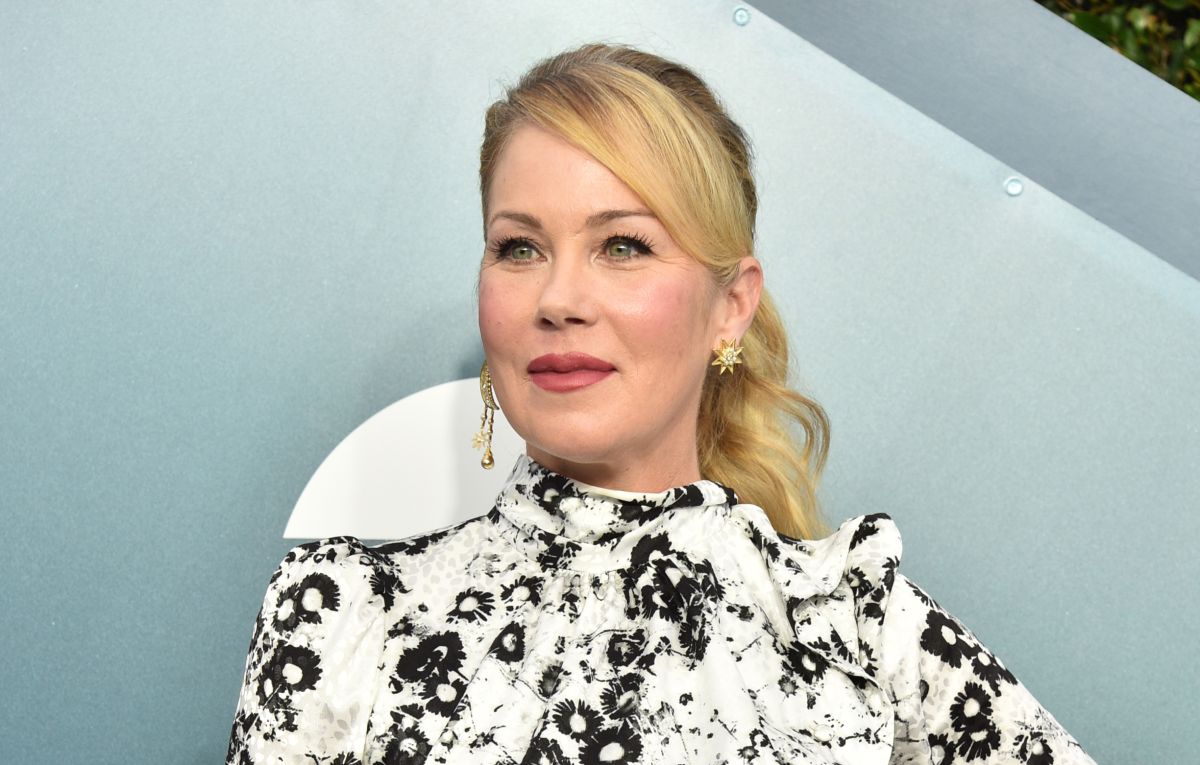 A pesar de su enfermedad Christina Applegate trabajó en la tercera temporada de la serie "Dead to me".