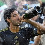 Carlos Vela en plena celebración del campeonato de la MLS.