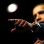 El entonces candidato presidencial demócrata, el senador Barack Obama, habla en un mitin en Valley Forge High School el 1 de marzo de 2008 en Parma Heights, Ohio.