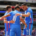 Jugadores del Cruz Azul en festejo de gol en la Liga MX.