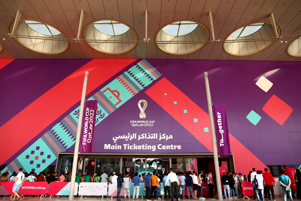 Centro principal de venta de entradas antes de la Copa Mundial de la FIFA Qatar 2022 en Doha. 