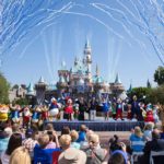 Influencer denuncia discriminación en Disneyland por llevar ropa ‘atrevida’