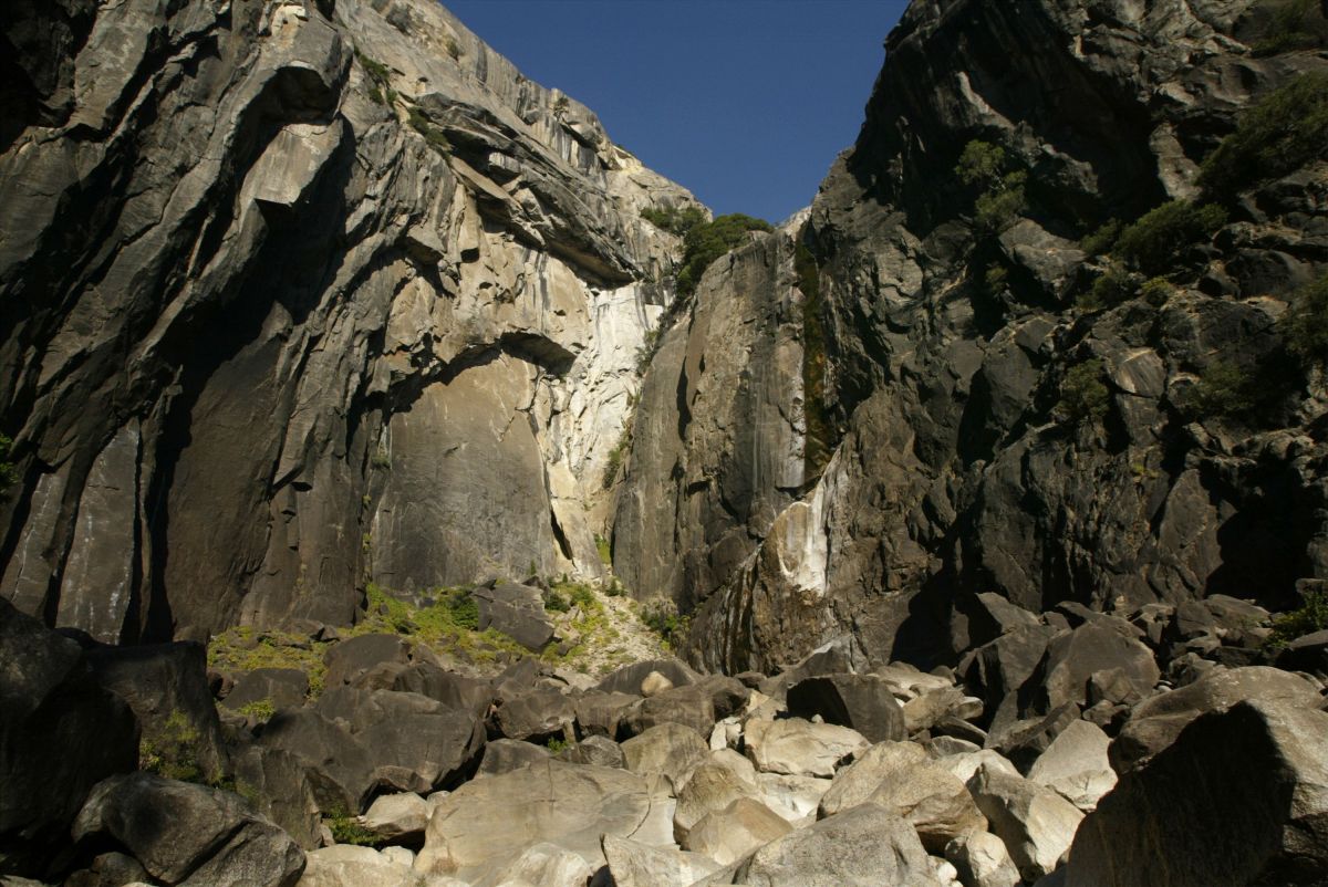 La formación recibió el nombre de "El Capitán" por el Batallón Mariposa cuando exploró el valle en 1851.