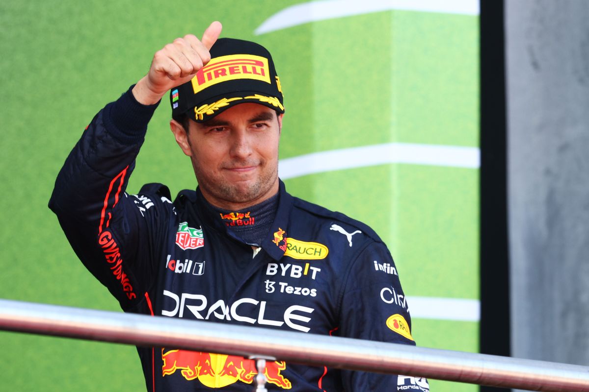 Checo Pérez celebró segunda casilla en el Premio de Bakú.