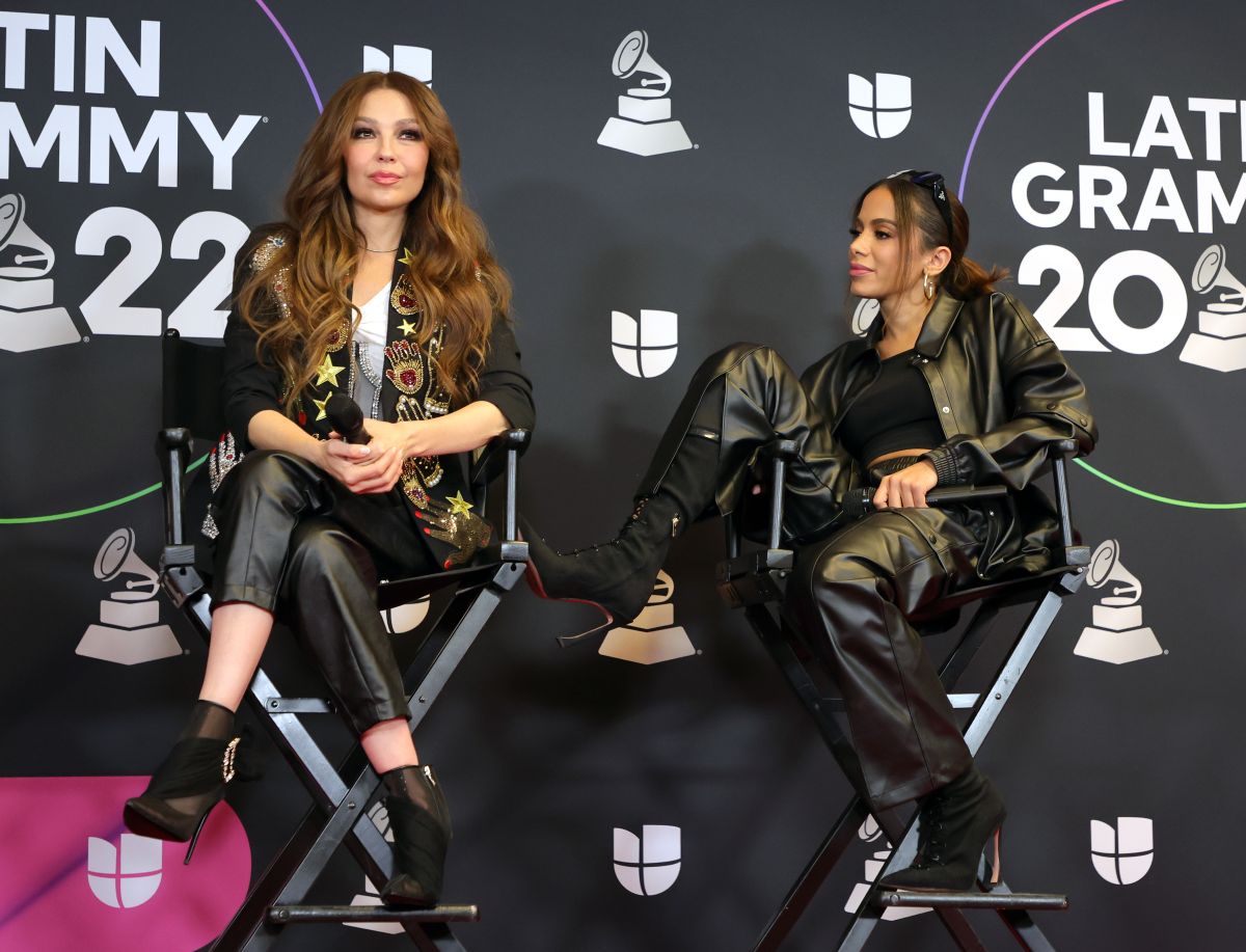 Anitta y Thalia en la gala de presentadores del Latin Grammy 2022 en Las Vegas.
