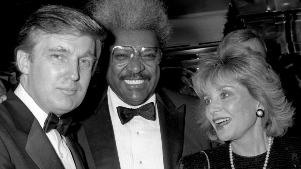 Barbara Walters con Donald Trump en una gala