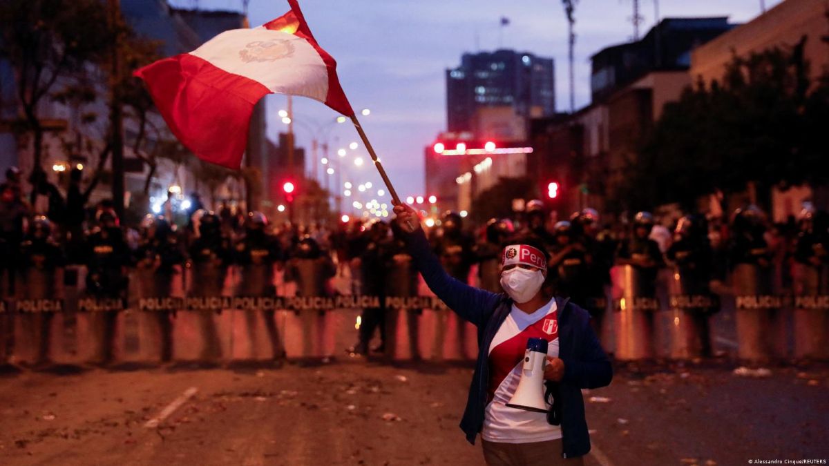 Dina Boluarte propone adelantar elecciones en Perú a abril de 2024