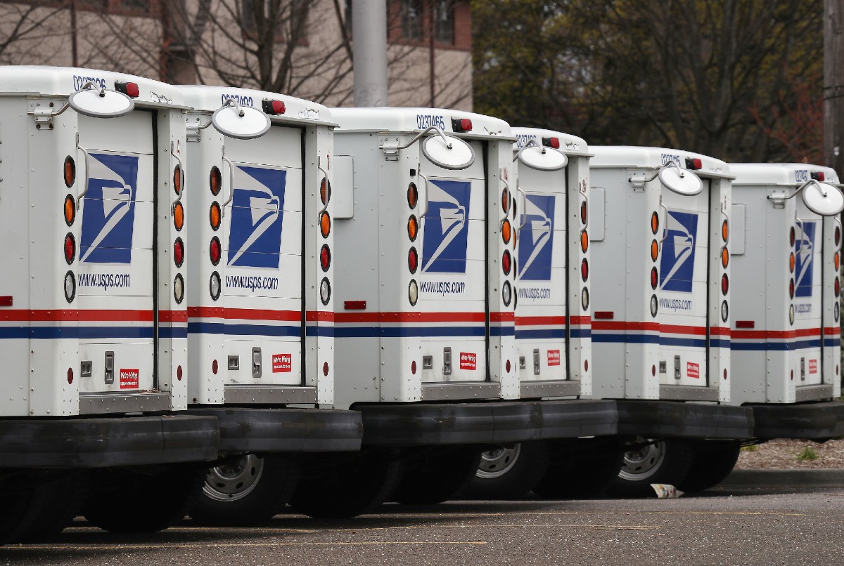 El USPS ha sido cuestionado por grupos ambientalistas por no haber optado por cambiar su flota de combustión por unidades eléctricas.