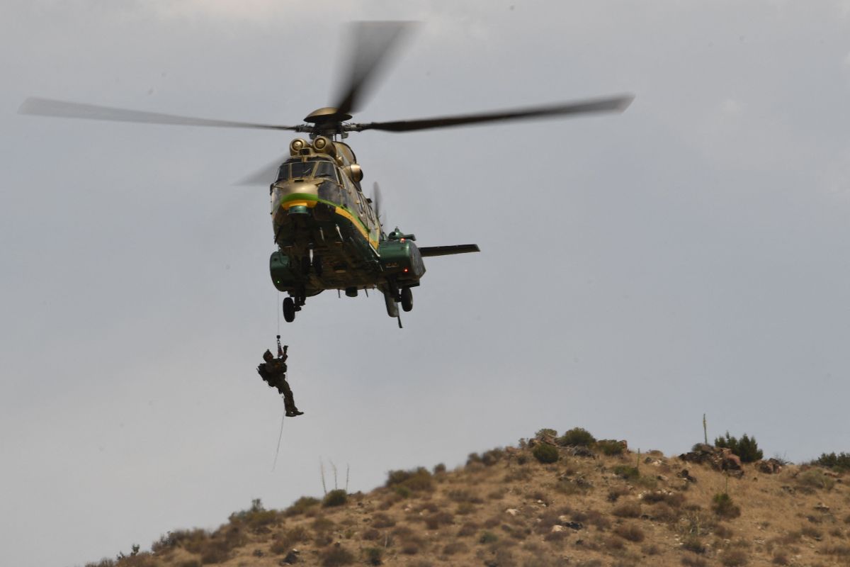 El rescate de la excursionista herida se hizo con un helicóptero.