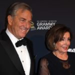 Paul Pelosi, esposo de la presidenta de la Cámara de Representantes Nancy Pelosi, fue atacado “violentamente”.