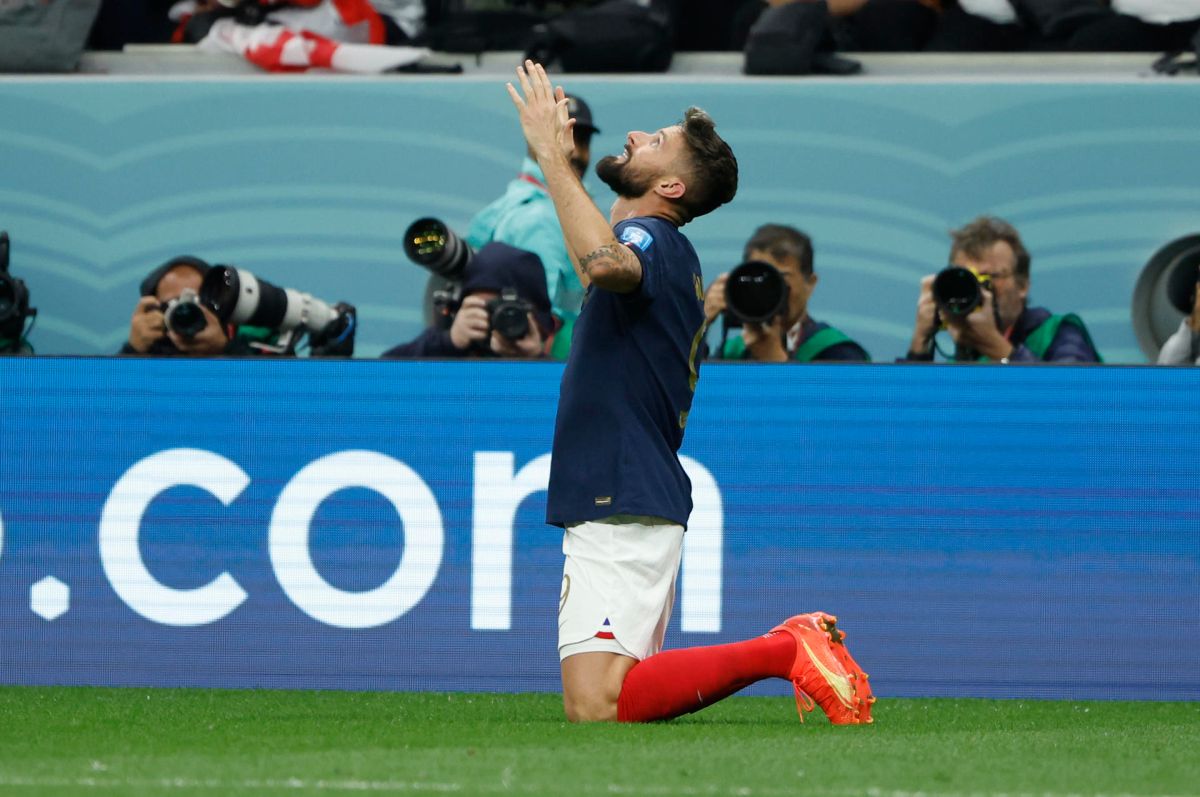 Olivier Giroud celebra su gol contra Inglaterra.