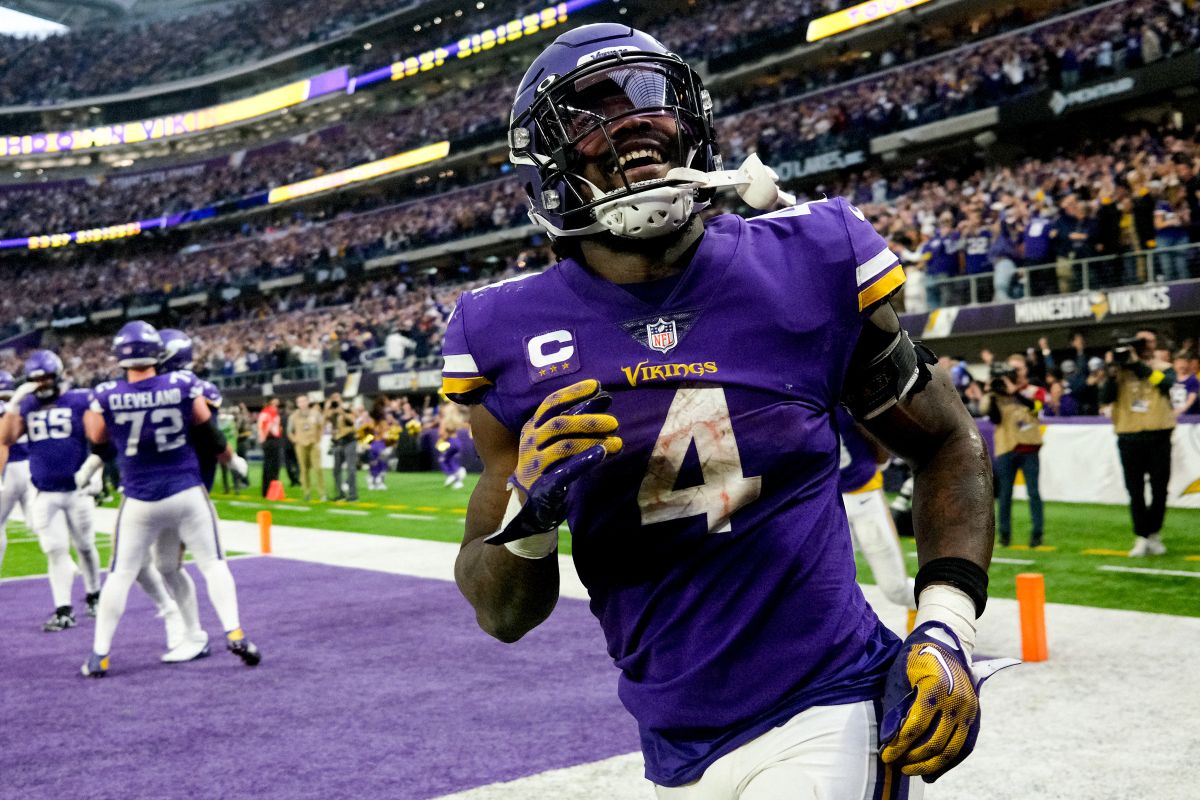 Dalvin Cook anotó en recepción de 64 yardas para el touchdown del empate de Vikings.