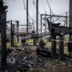 Los cortes de electricidad y calefacción en Ucrania causados ​​por ataques con misiles y drones a la infraestructura energética han agregado urgencia a los preparativos para el invierno.
