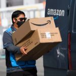 Aunque la plataforma de comercio electrónico Amazon aún no ha dicho nada sobre los plazos de envío dijo que entregaría los pedidos hasta el 24 de diciembre.