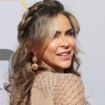 Aylín Mujica comparte en Instagram fotos y videos que la muestran sometiéndose a tratamientos de belleza.