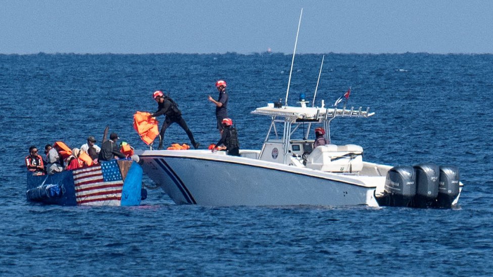 Guardacostas estadounidenses interceptan a migrantes cubanos