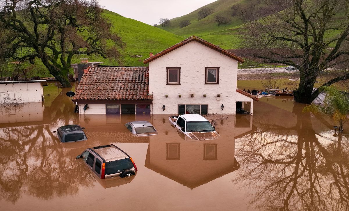 Inundaciones y deslizamientos de tierra han afectado a muchas comunidades de California.