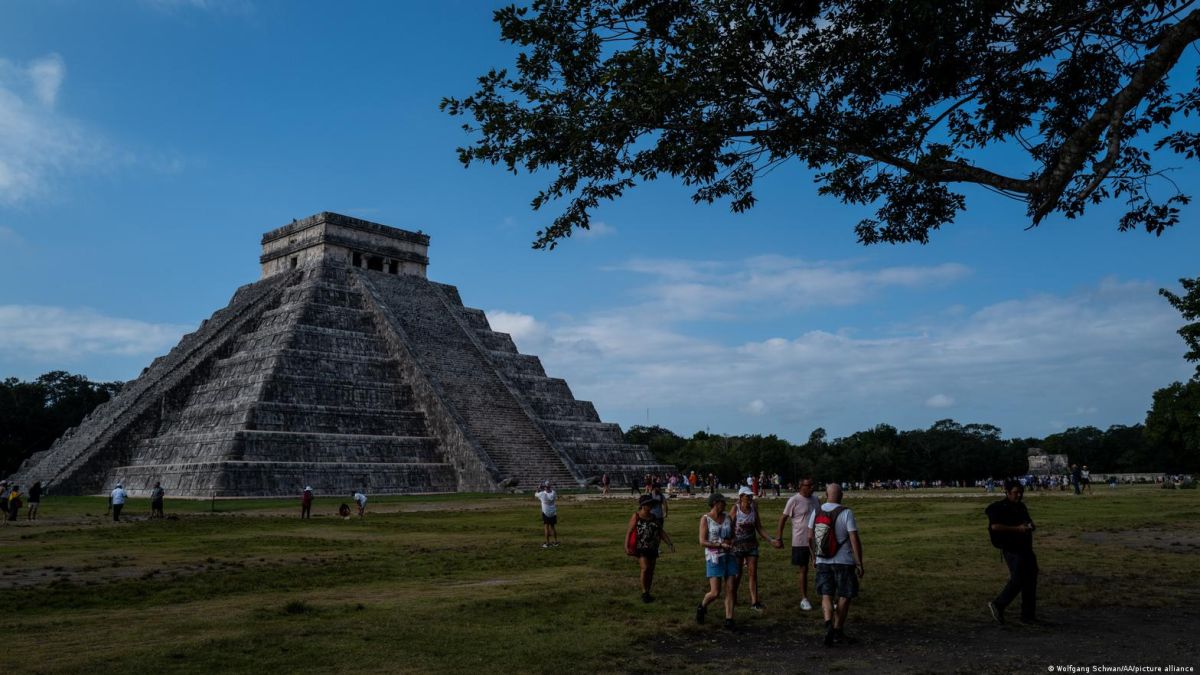 El sitio arqueológico de Chichén Itzá, situado en Yucatán, recibe a diario a miles de turistas de todo el mundo y es considerado el más visitado de México.